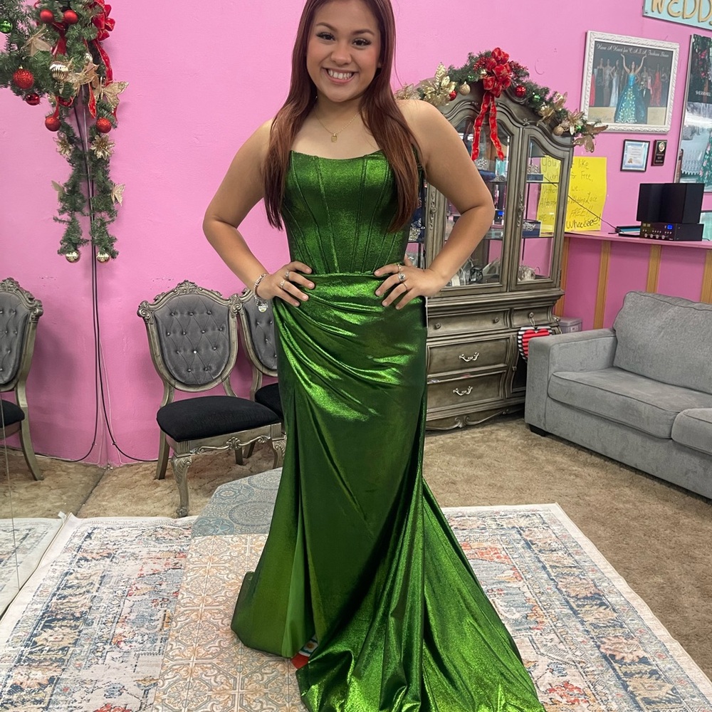 Elegant Green Evening Gown